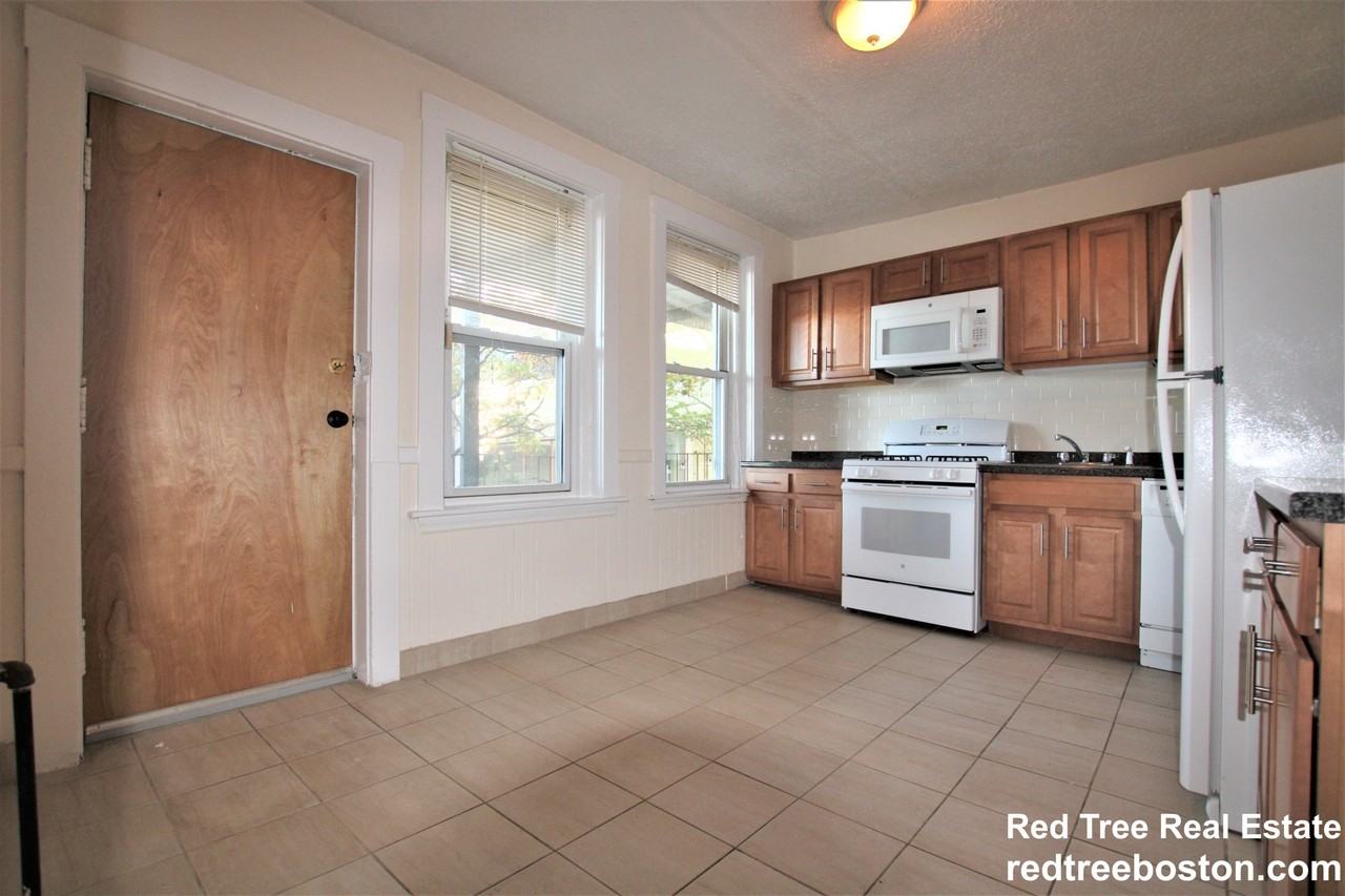 15 Barrows St #2 - Photo 3 of 24