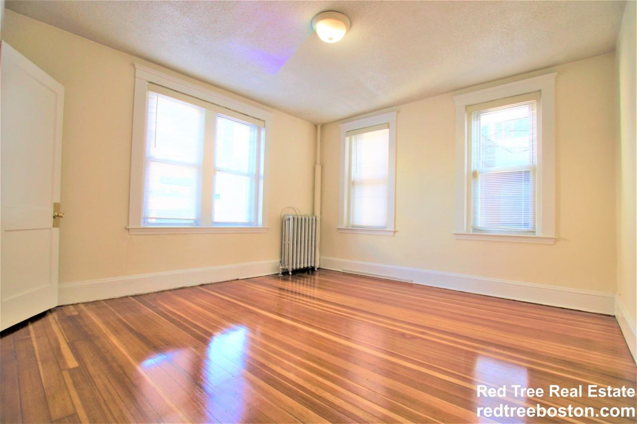 15 Barrows St #2 - Photo 4 of 24