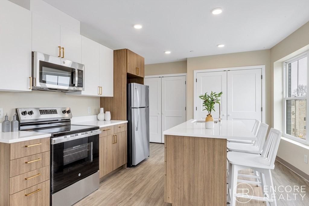 375 Cummins Hwy #201 - Photo 2 of 18