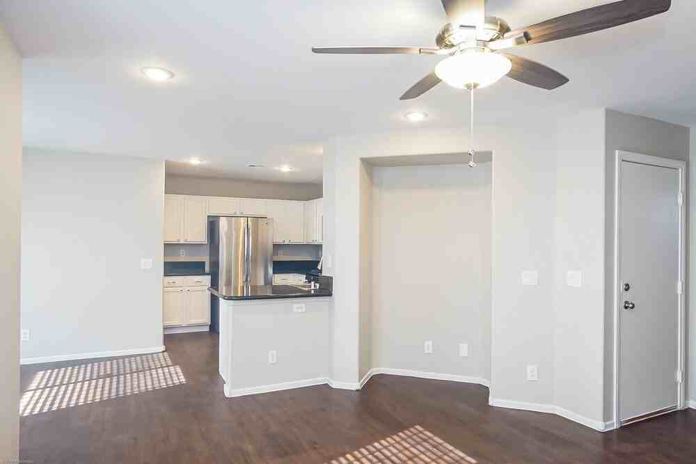 9213 Millikan Ave - Photo 3 of 15