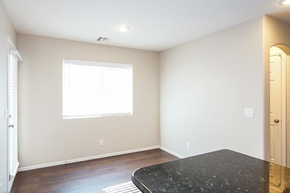 9213 Millikan Ave - Photo 5 of 15