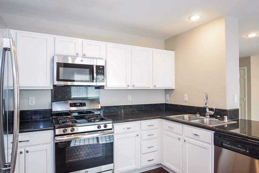 9213 Millikan Ave - Photo 6 of 15