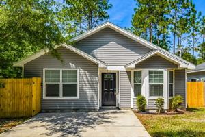 featured image of 1040 W 7th St