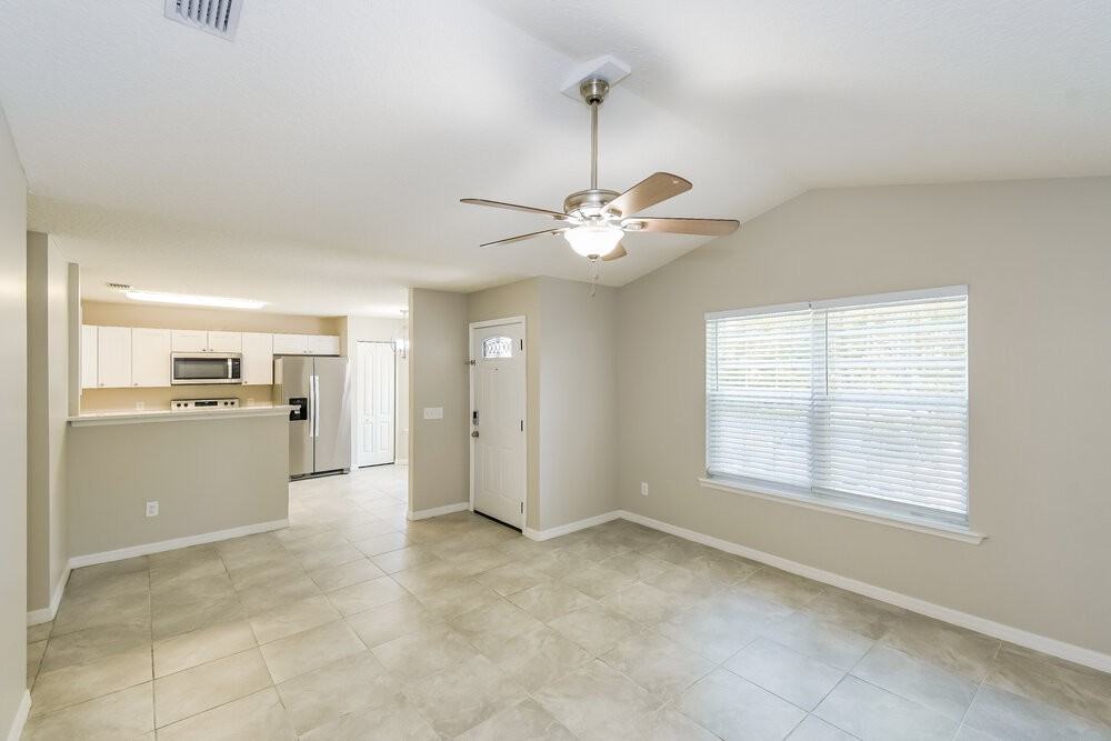 1040 W 7th St - Photo 4 of 16