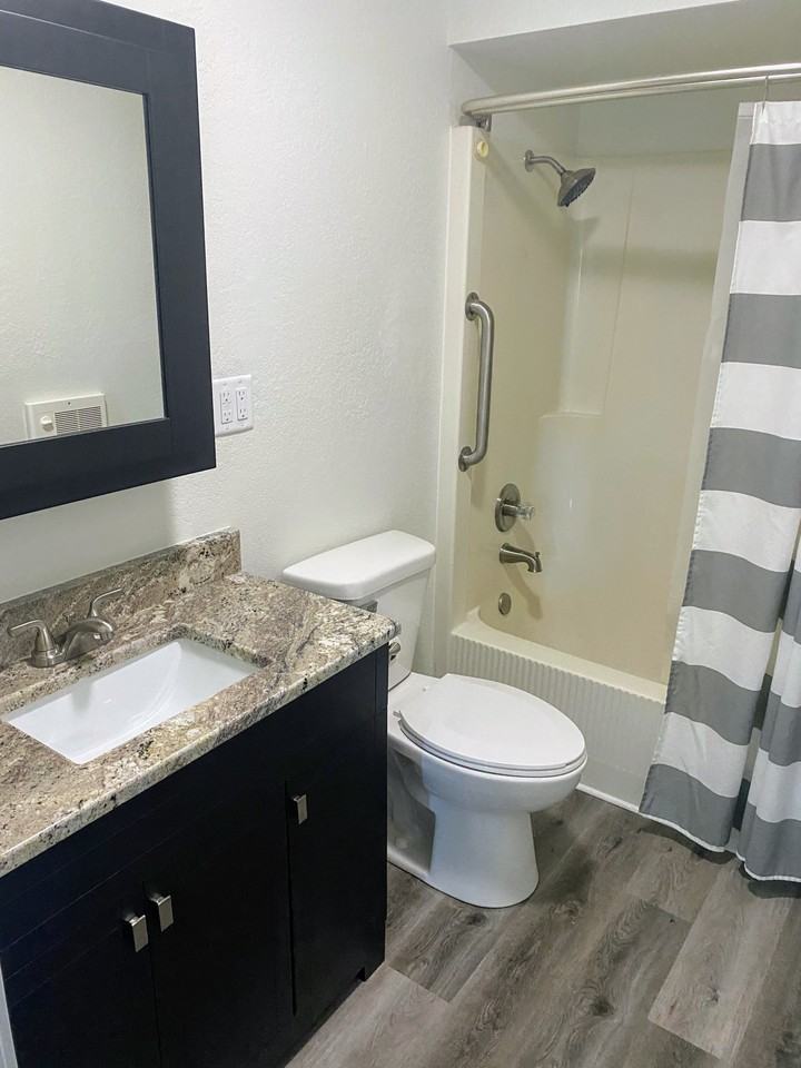 904 Park St #4 - Photo 7 of 11