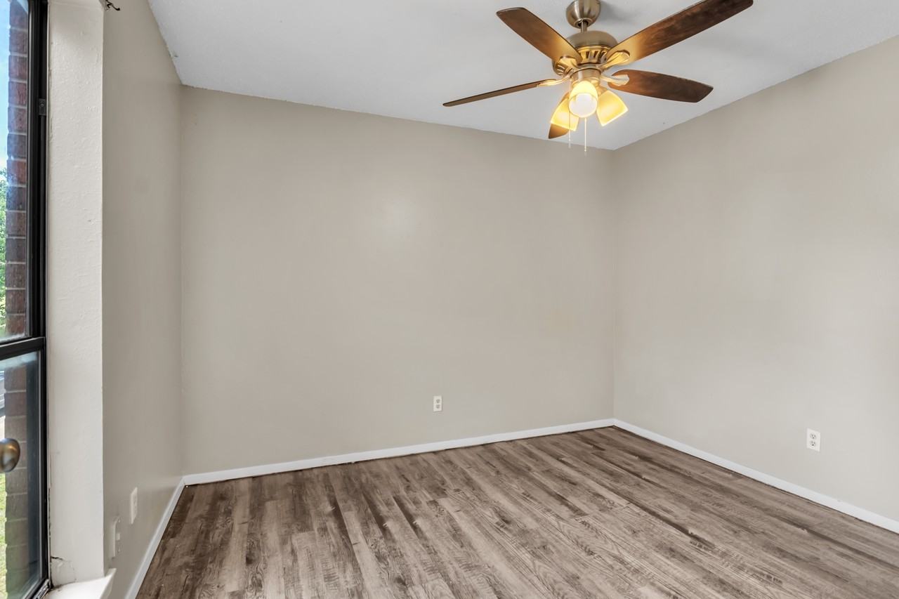 500 N 1st St #2K - Photo 3 of 11