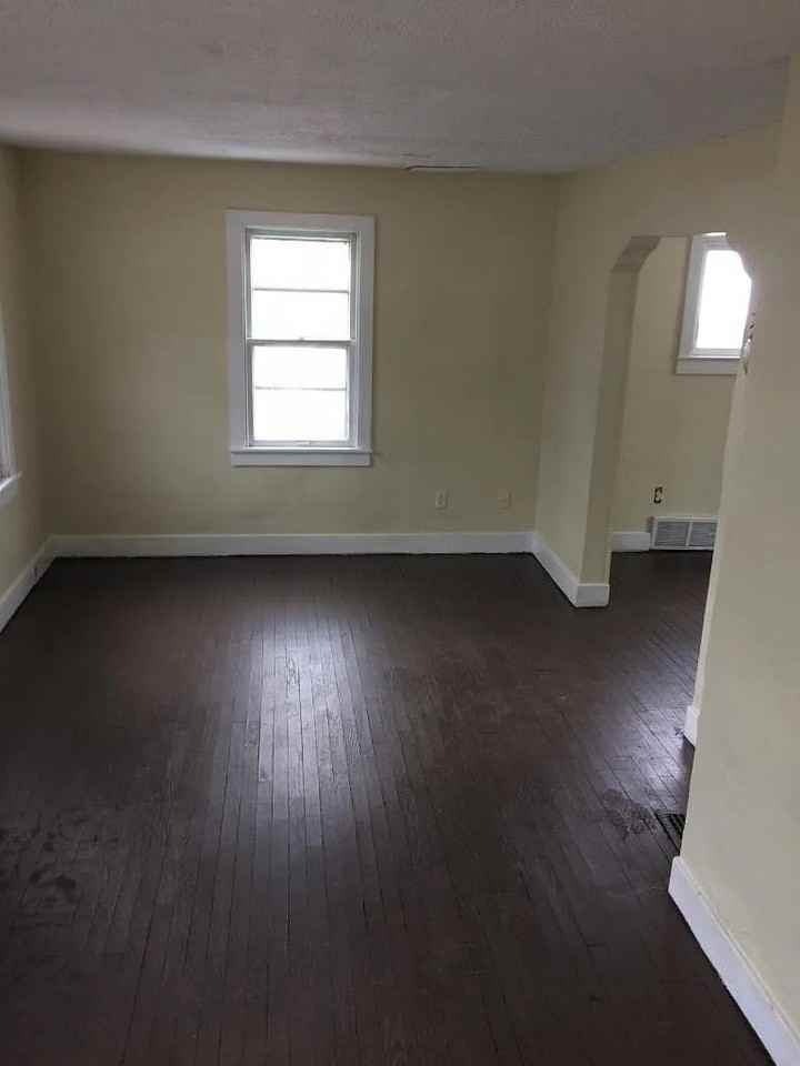 1604 Homewild Ave - Photo 4 of 15