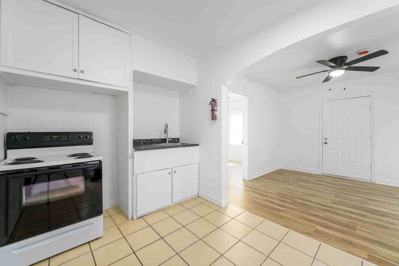 826 N Oliver St #1 - Photo 3 of 5