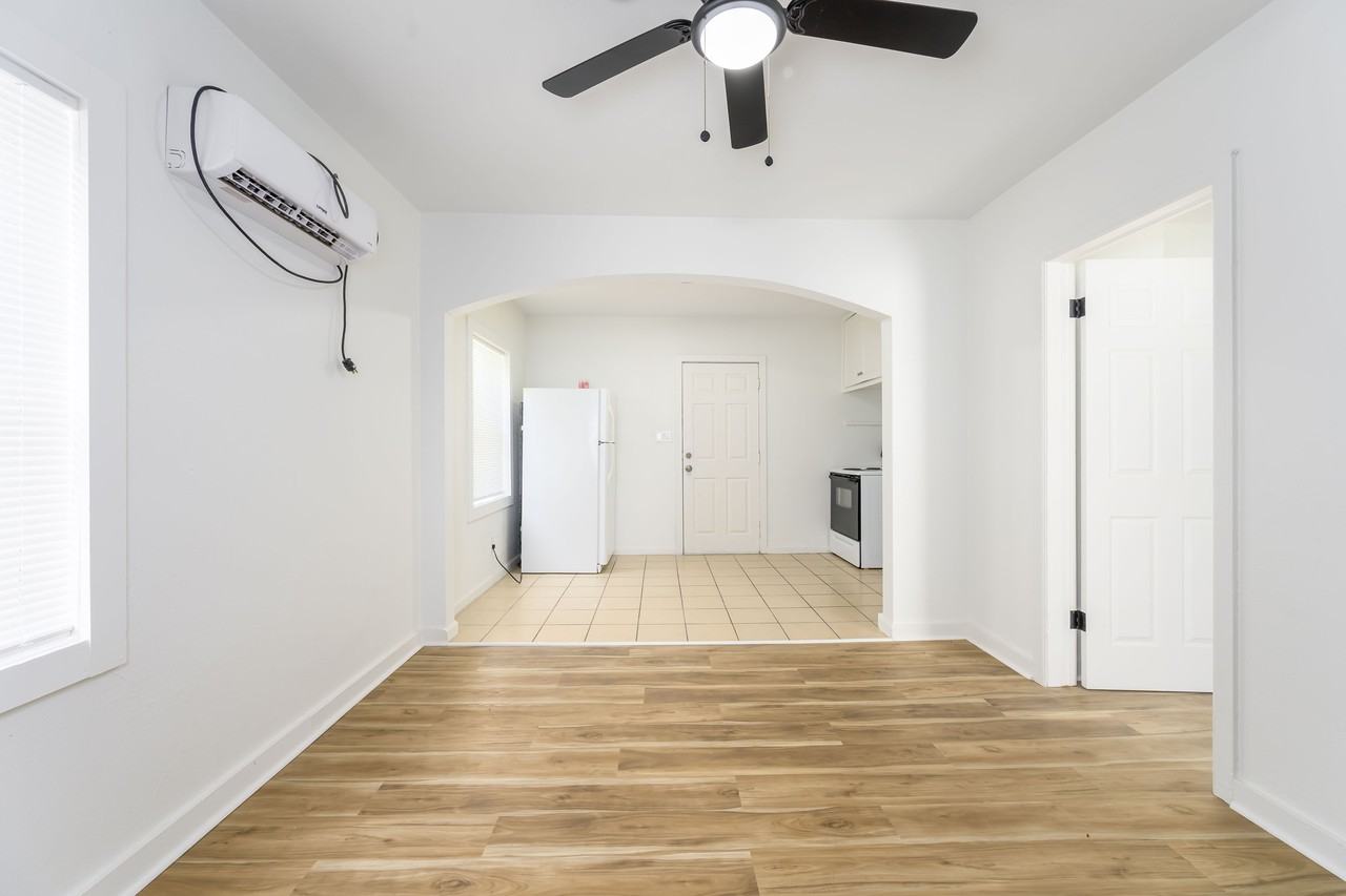 826 N Oliver St #1 - Photo 5 of 5
