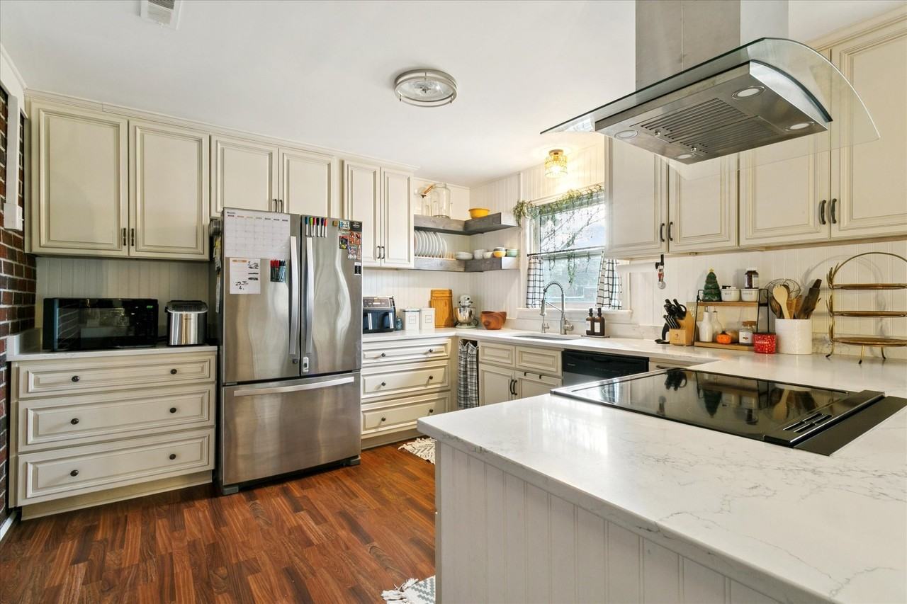 18 S Greenfield Ave - Photo 7 of 38