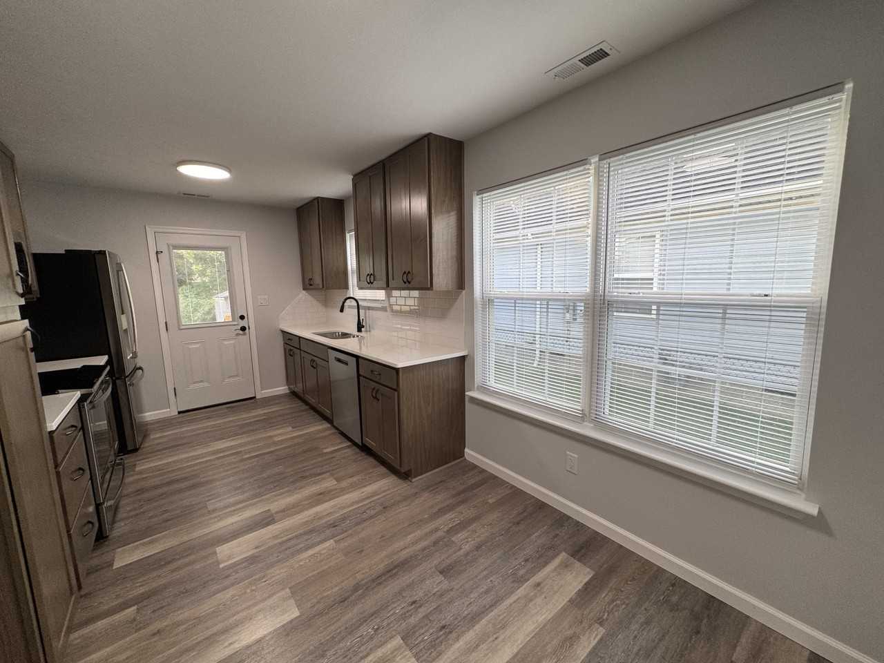 357 Pine Ave - Photo 4 of 19