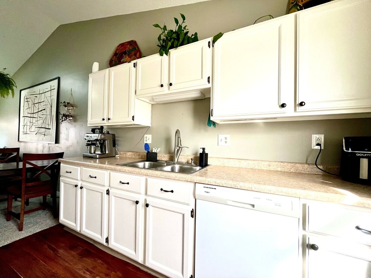 2319 10th St - Photo 4 of 24