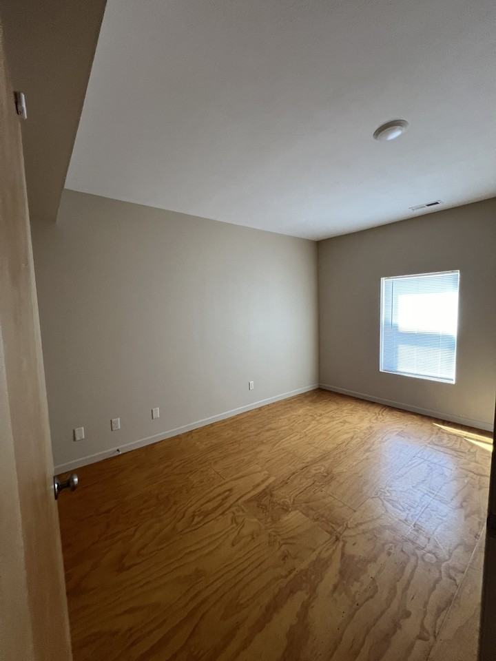 728 N Plum St #728A - Photo 3 of 7