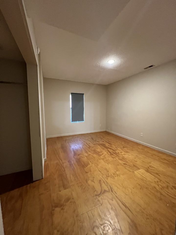 728 N Plum St #728A - Photo 5 of 7