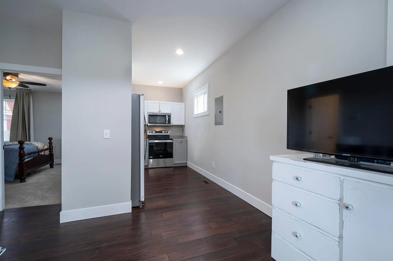 113 W Paint St #1 - Photo 5 of 11