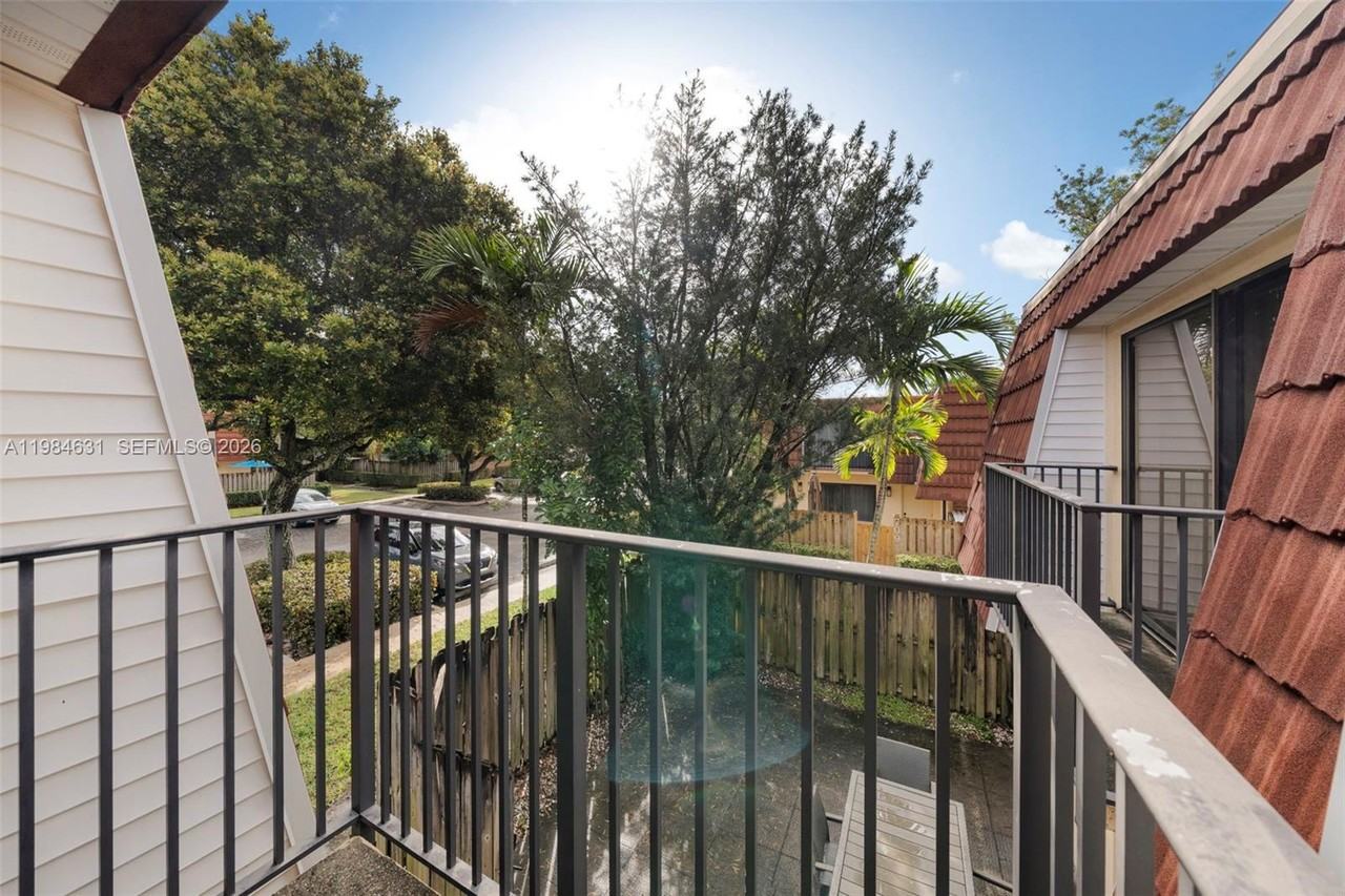 713 Northwest 99th Circle - Photo 4 of 24