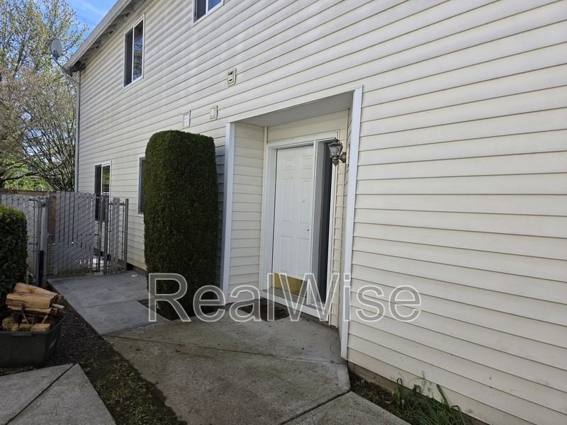 3109 Ne 118th Ave - Photo 2 of 32