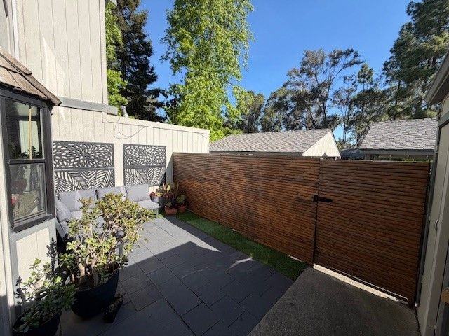 1527 Ashwood Dr - Photo 4 of 22