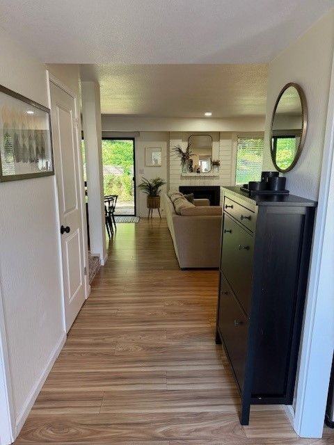 1527 Ashwood Dr - Photo 5 of 22