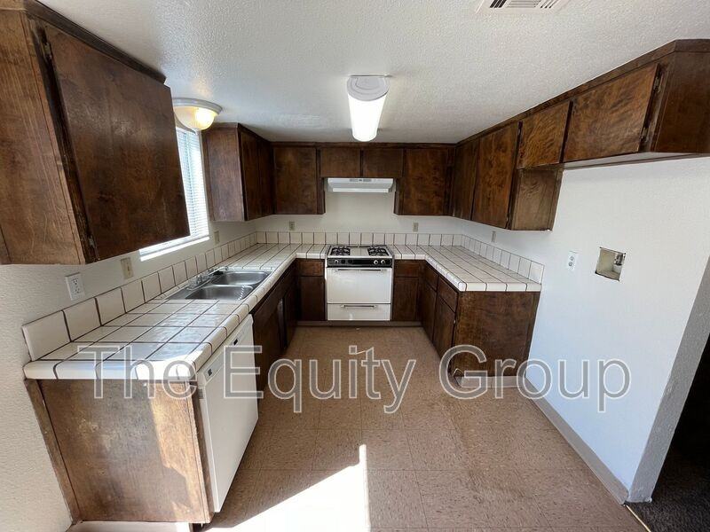 840 N Williford Dr - Photo 7 of 15