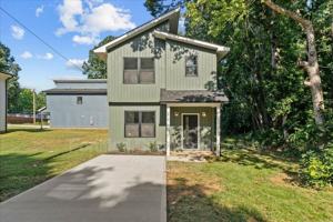 featured image of 210 S Carter St