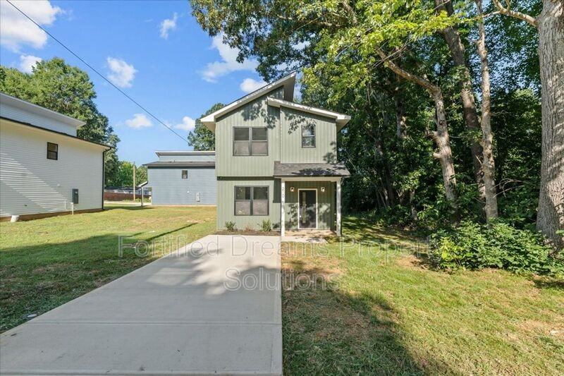 210 S Carter St - Photo 2 of 36