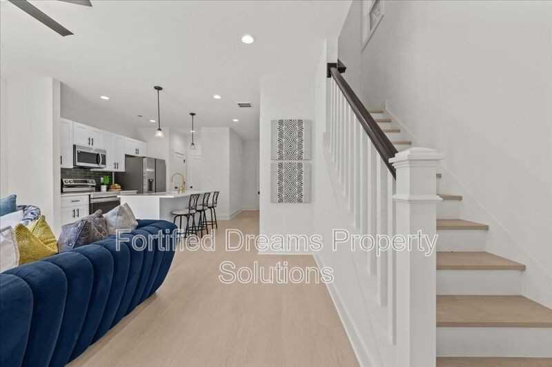 210 S Carter St - Photo 3 of 36