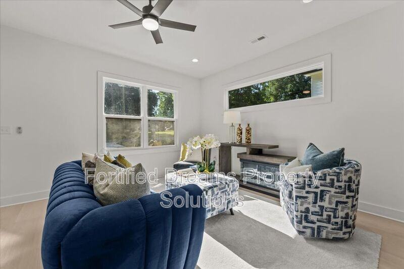 210 S Carter St - Photo 5 of 36