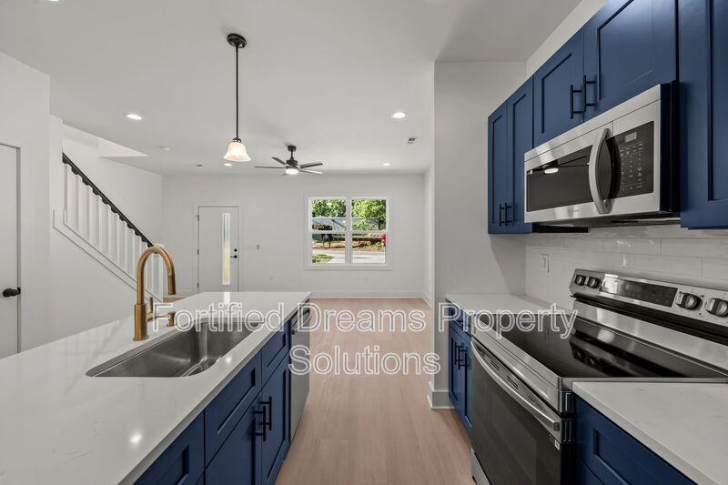 806 W Dameron Ave - Photo 3 of 23