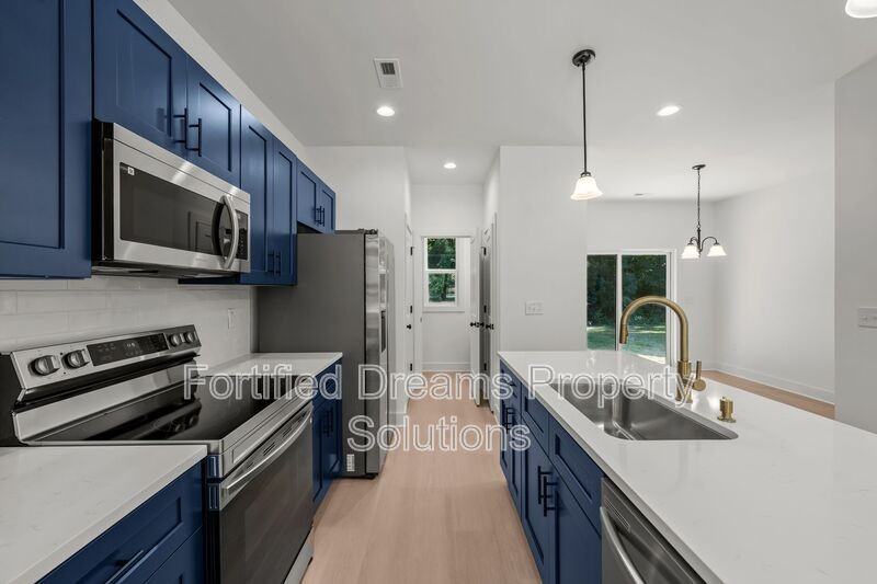 806 W Dameron Ave - Photo 5 of 23