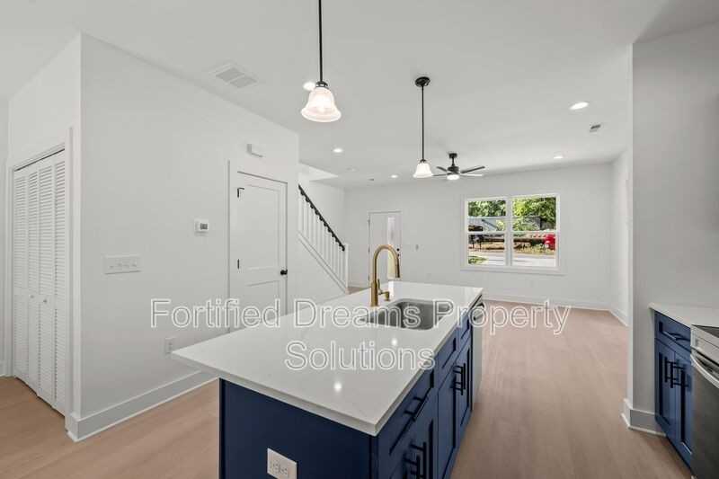 806 W Dameron Ave - Photo 6 of 23