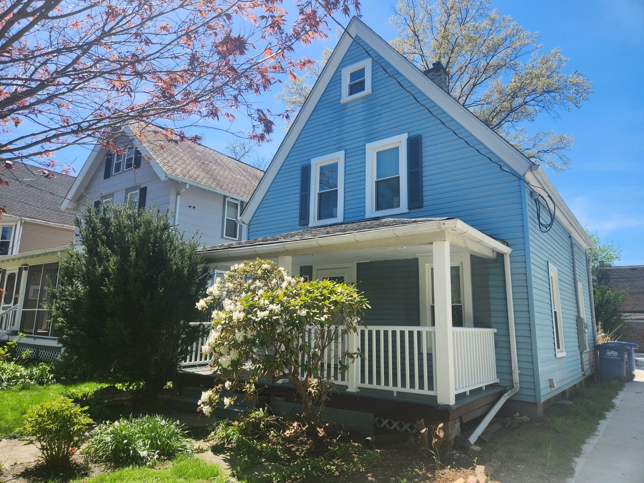 1374 Kenilworth Ave - Photo 2 of 14