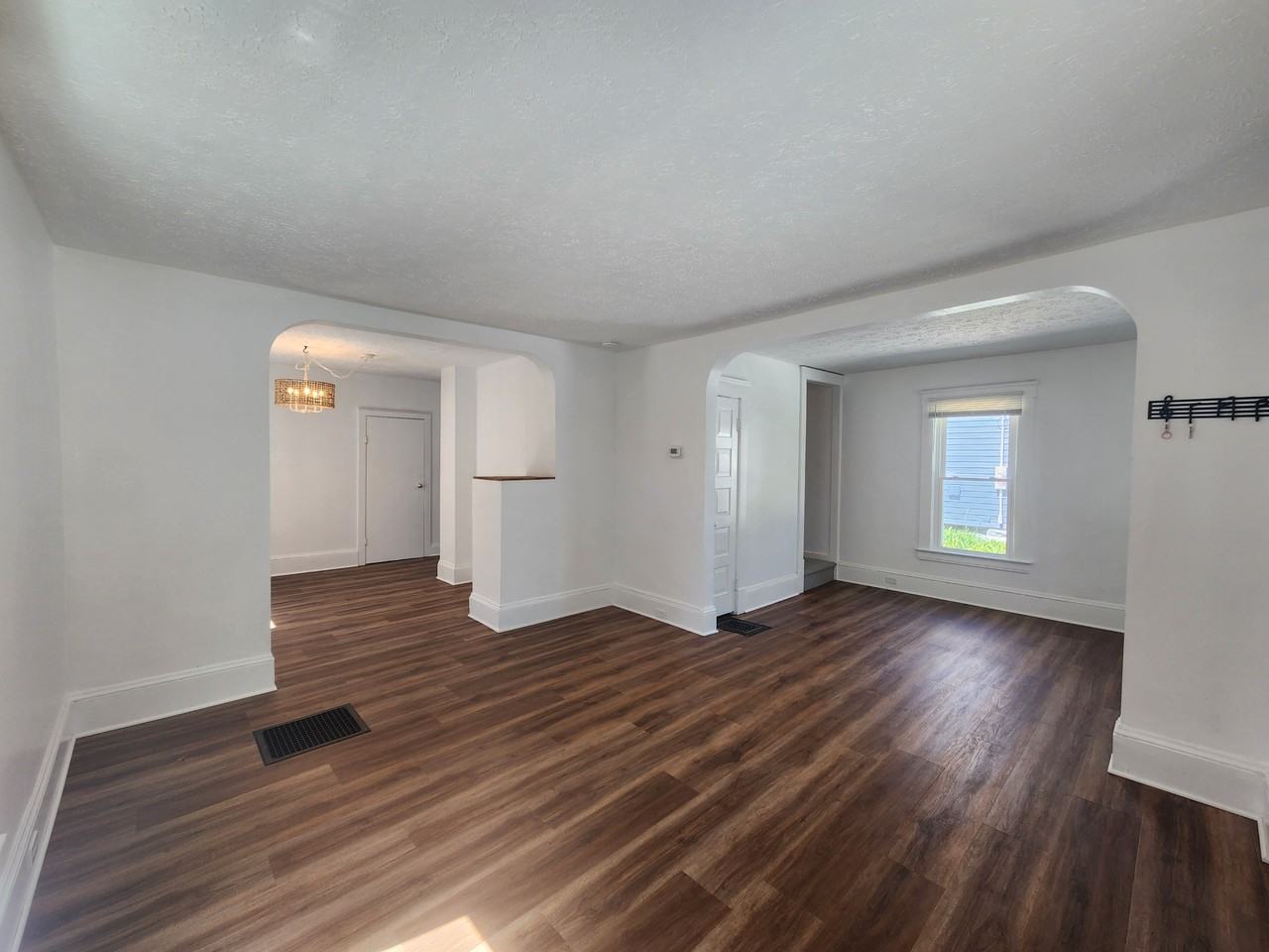 1374 Kenilworth Ave - Photo 4 of 14