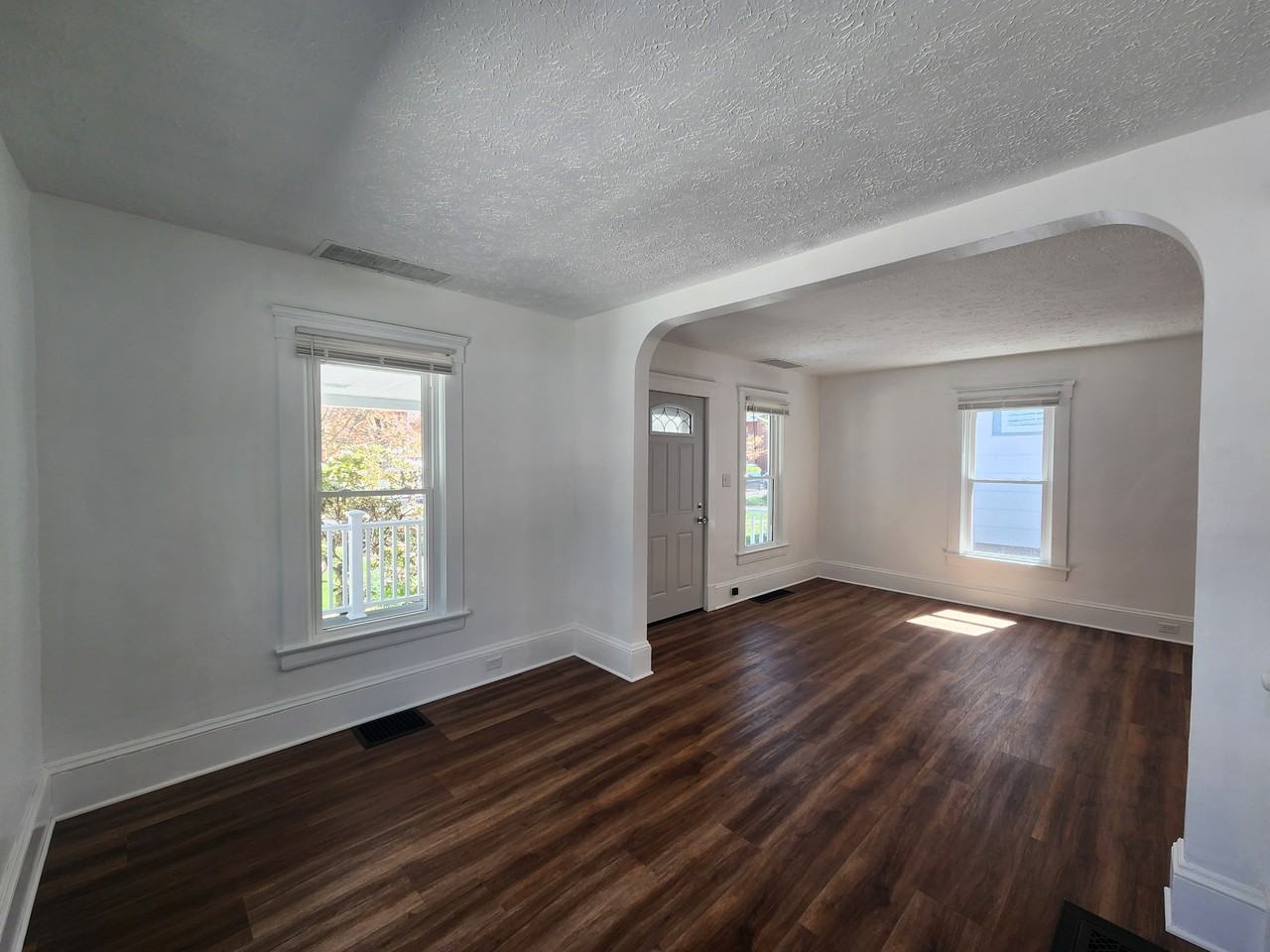 1374 Kenilworth Ave - Photo 5 of 14