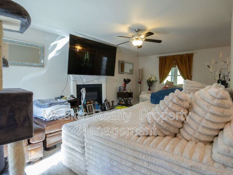 11412 Parrish Creek Ln - Photo 5 of 37