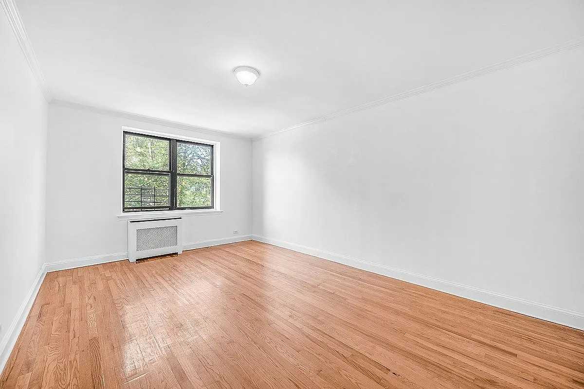 1933 79Th St - Photo 2 of 8