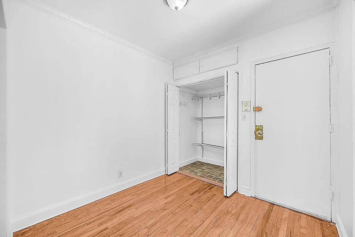 1933 79Th St - Photo 5 of 8