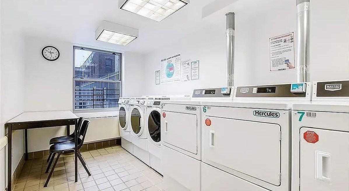 4102 Queens Blvd - Photo 5 of 5