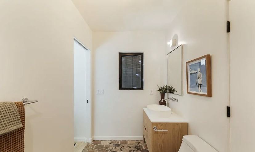 3200 Larissa Dr - Photo 3 of 14
