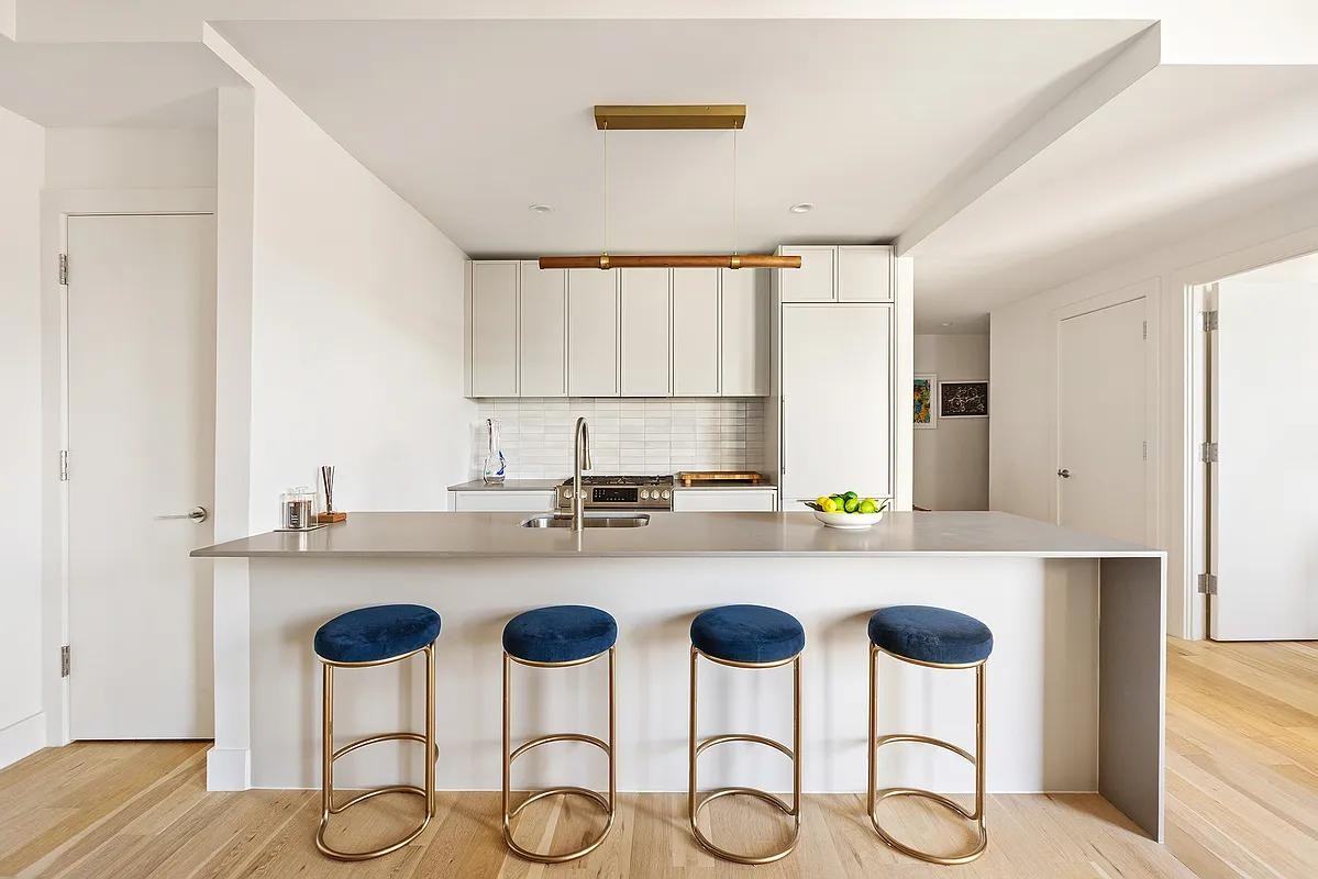 111 Montgomery St #8M - Photo 3 of 5