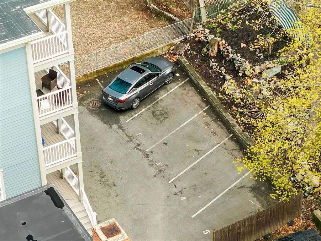 650 Hyde Park Ave #4 - Photo 4 of 11