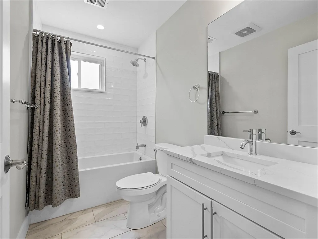 650 Hyde Park Ave #4 - Photo 5 of 11