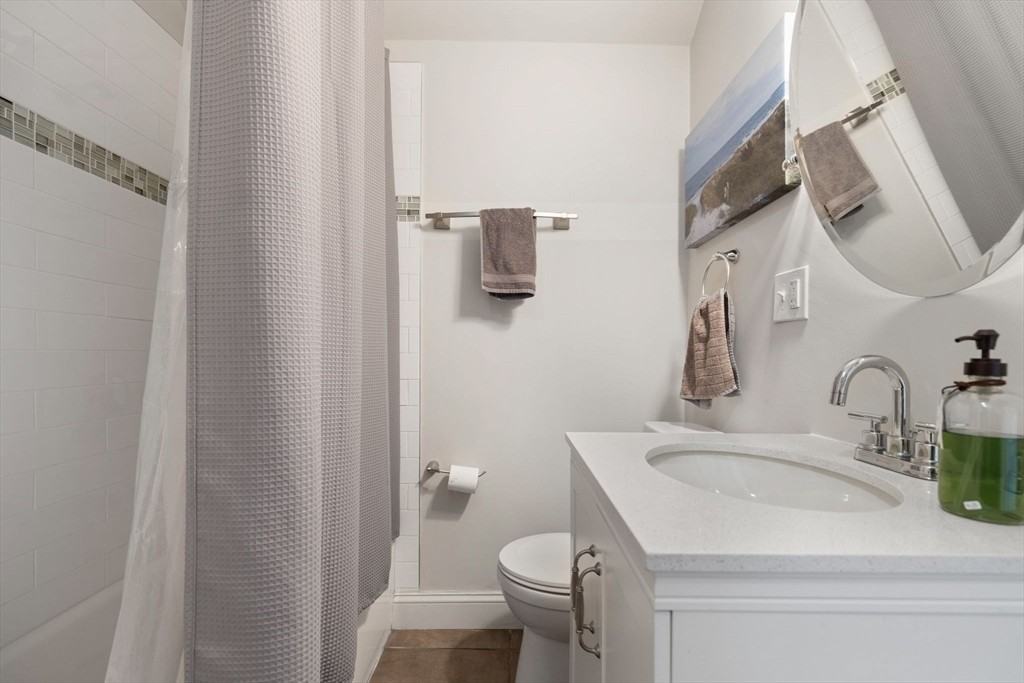 110 Chelsea St #3 - Photo 5 of 11