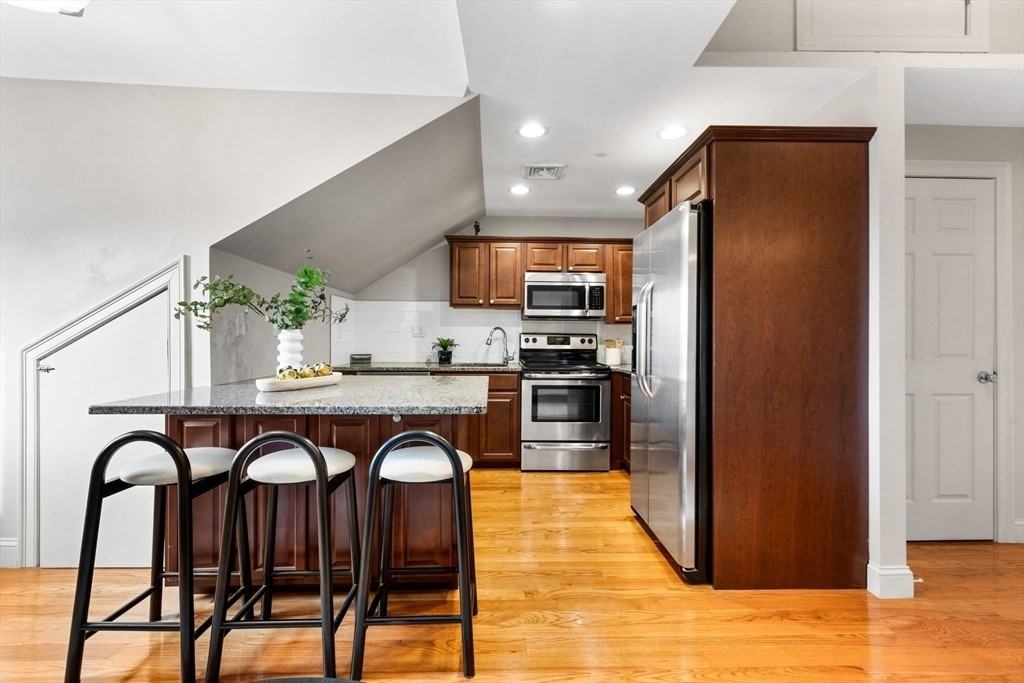 110 Chelsea St #3 - Photo 7 of 11