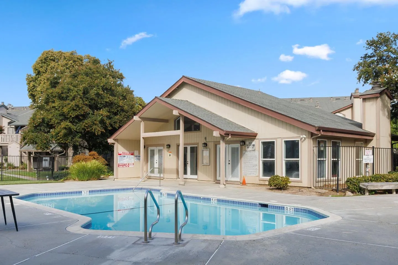 1227 Coyote Creek Ct - Photo 2 of 13