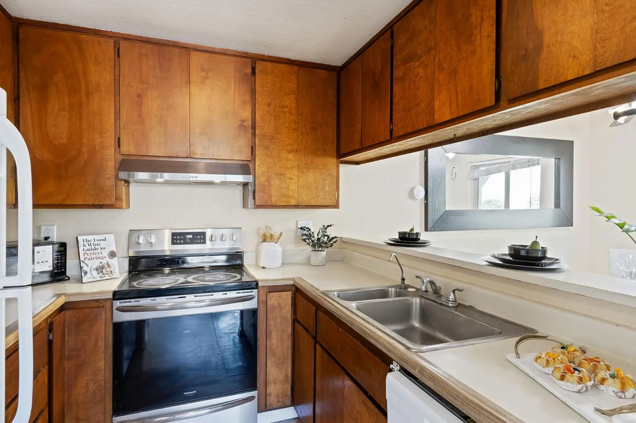 1227 Coyote Creek Ct - Photo 3 of 13