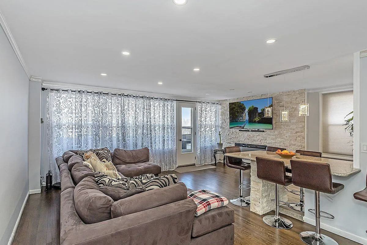 21230 23rd Ave #4K - Photo 2 of 13