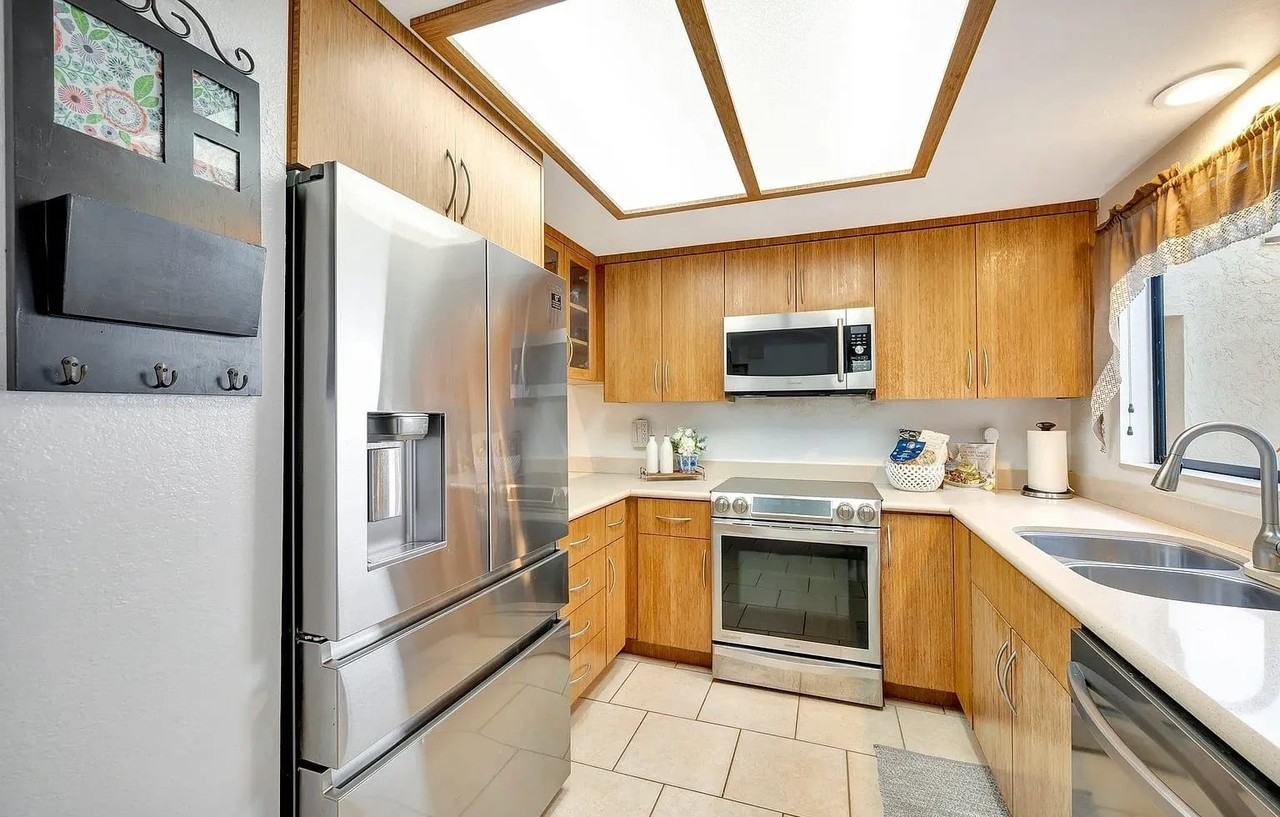 8868 Regents Rd #105 - Photo 5 of 10