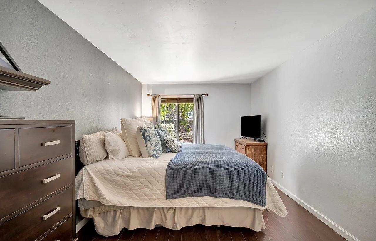 8868 Regents Rd #105 - Photo 7 of 10