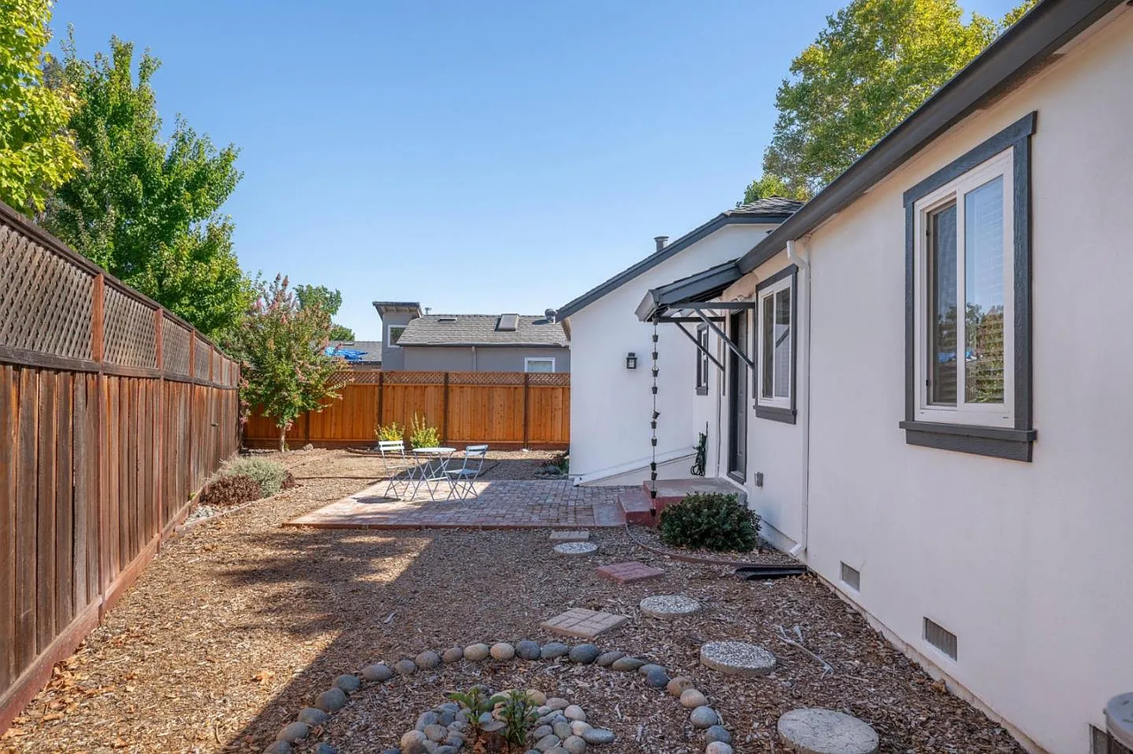 1326 Milton Way - Photo 3 of 11